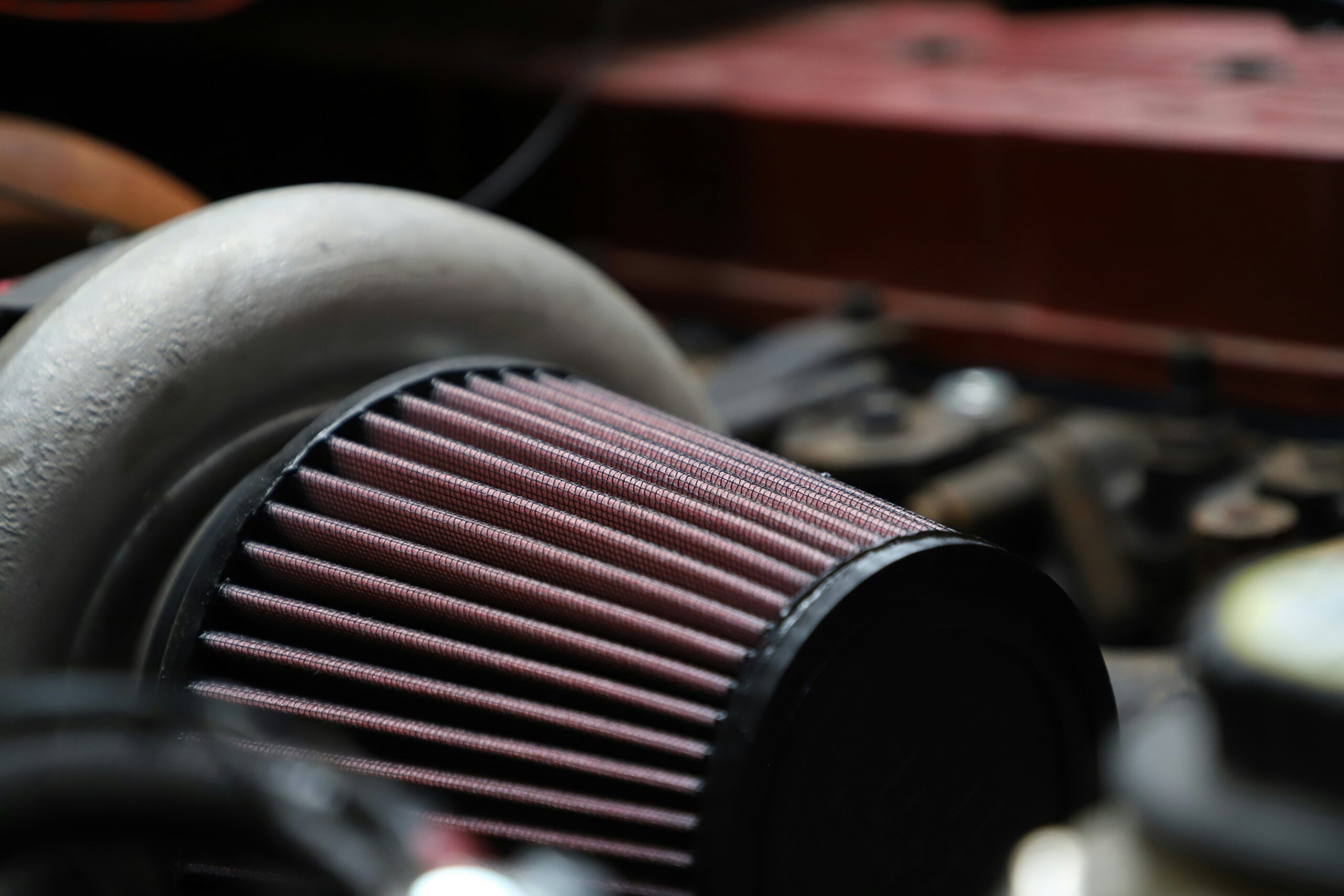 Illustration showing the effects of a dirty car air filter on engine performance and fuel efficiency